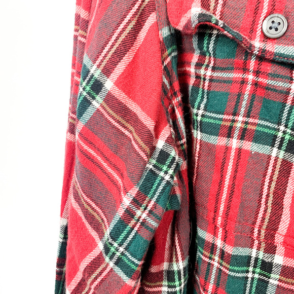 Old Navy Regular Fit Red & Green Plaid Button-Up - Picture 6 of 11